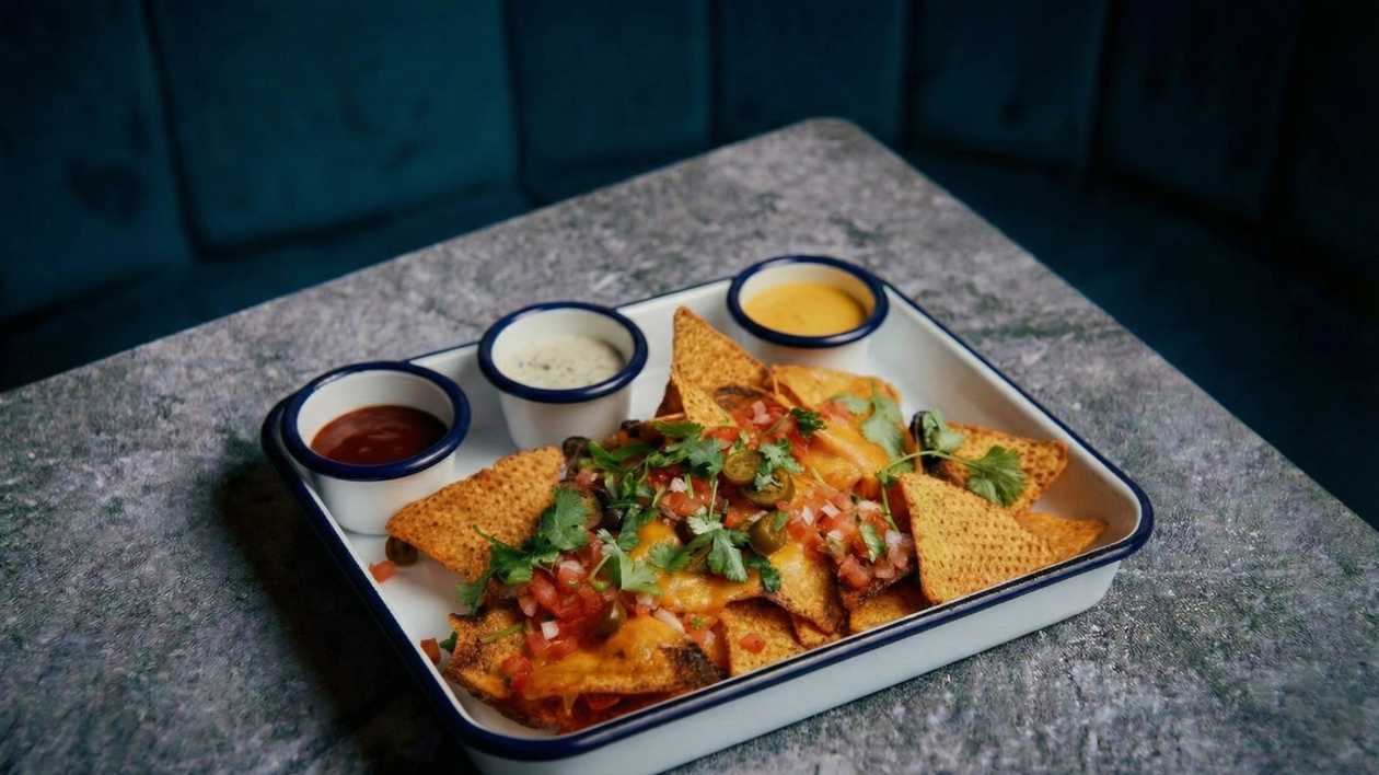 Nachod pico de gallo ja cheddari kastmega(suur)