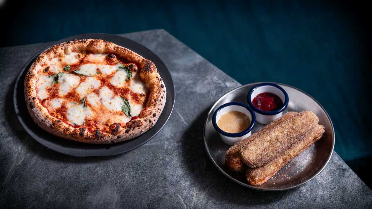 Margherita pizza & Churrod