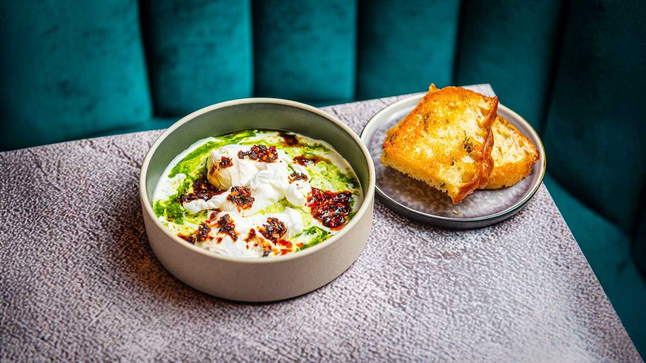 Cilbir munad Kreeka jogurti ja Focacciaga