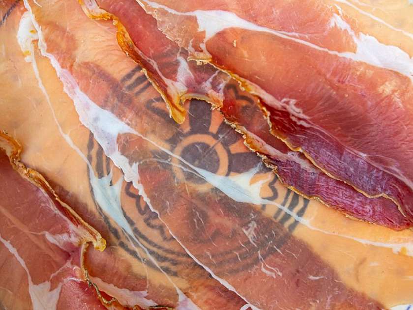 Прошуто крудо