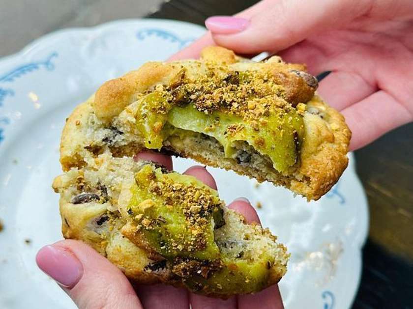 Шоколадне печиво з фісташковим кремом