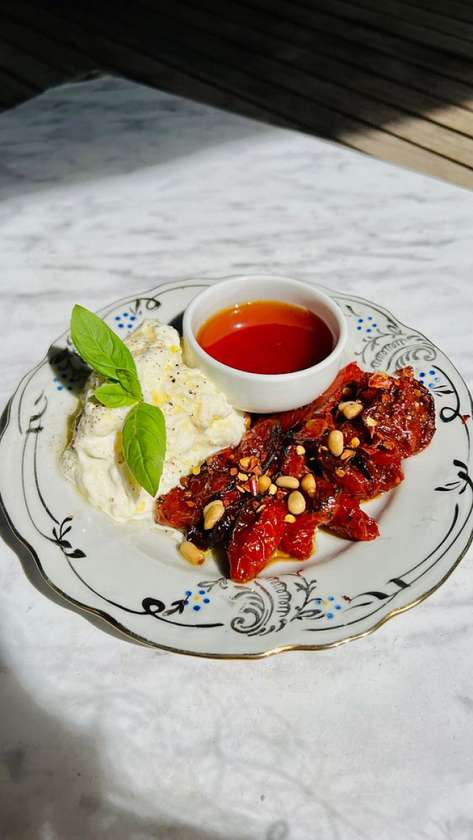 Страчателла з томатами конфі