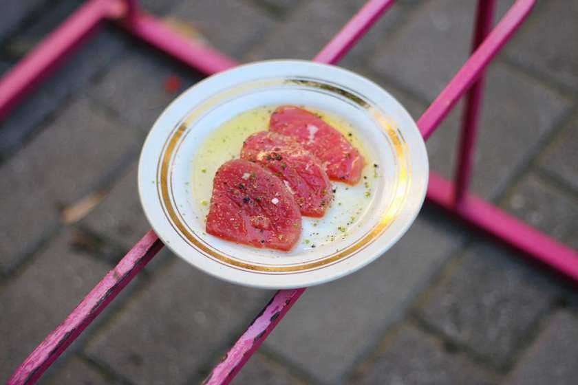 Мій улюблений тунець з оливковою олією, мальдонською сіллю та цедрою лайму