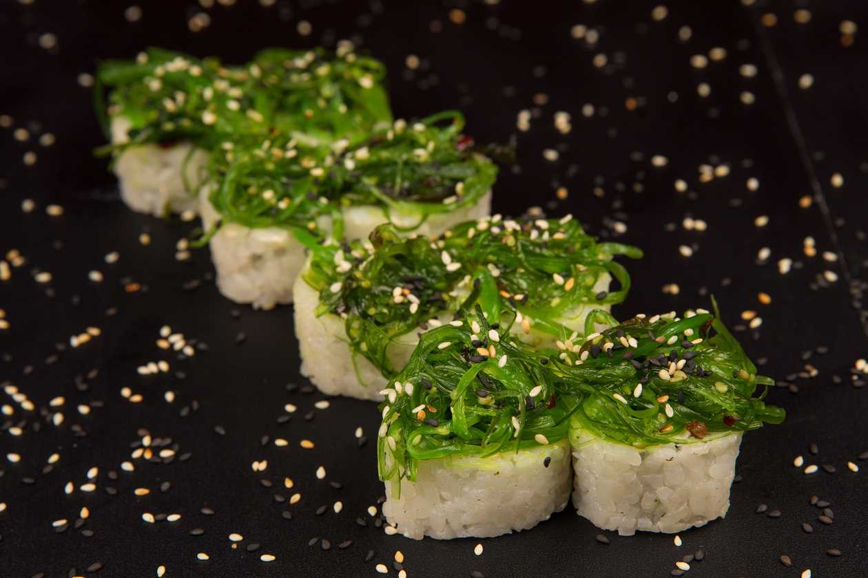 Wakame Maki 16 pieces