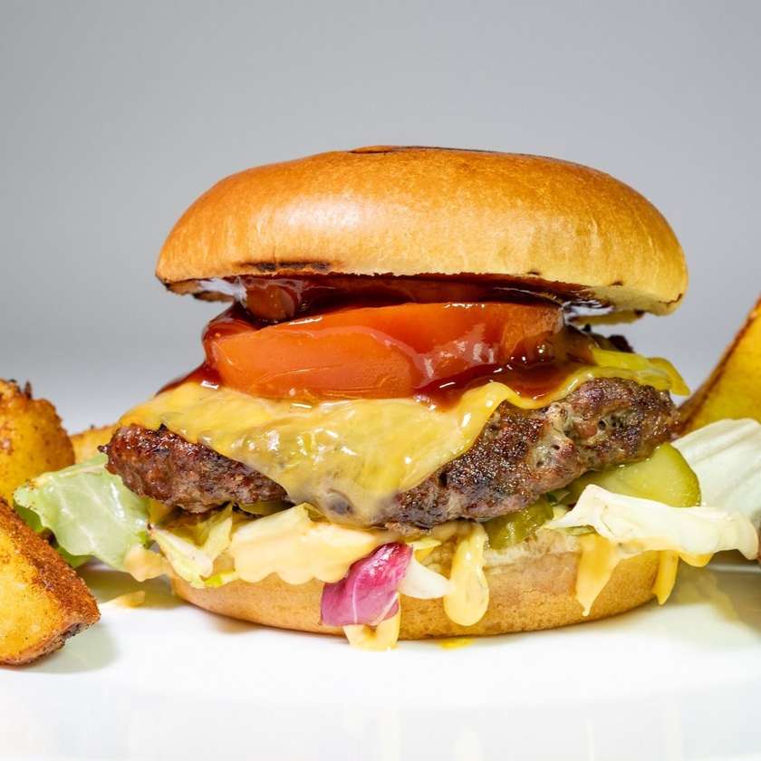 Meniu Burger Vită + Wedges + Sos