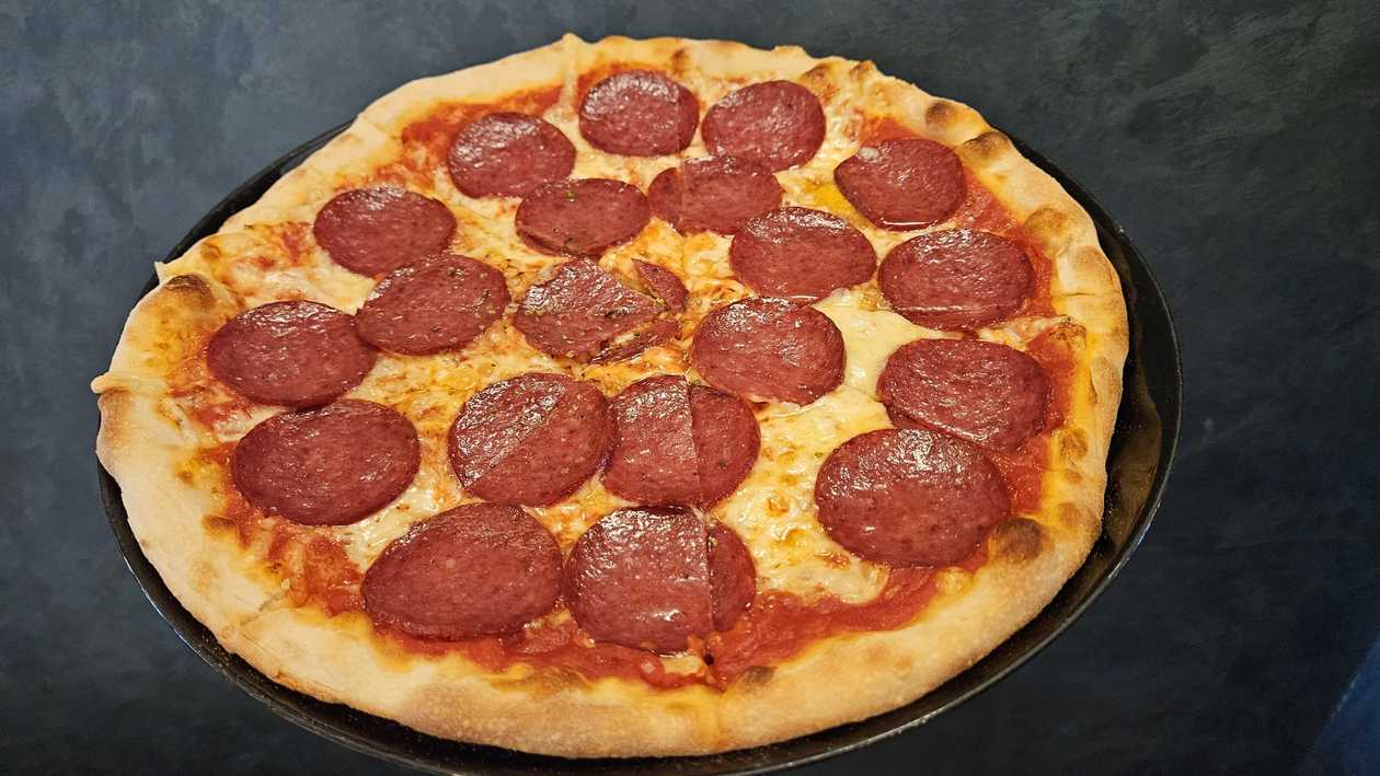 Salami Pizza