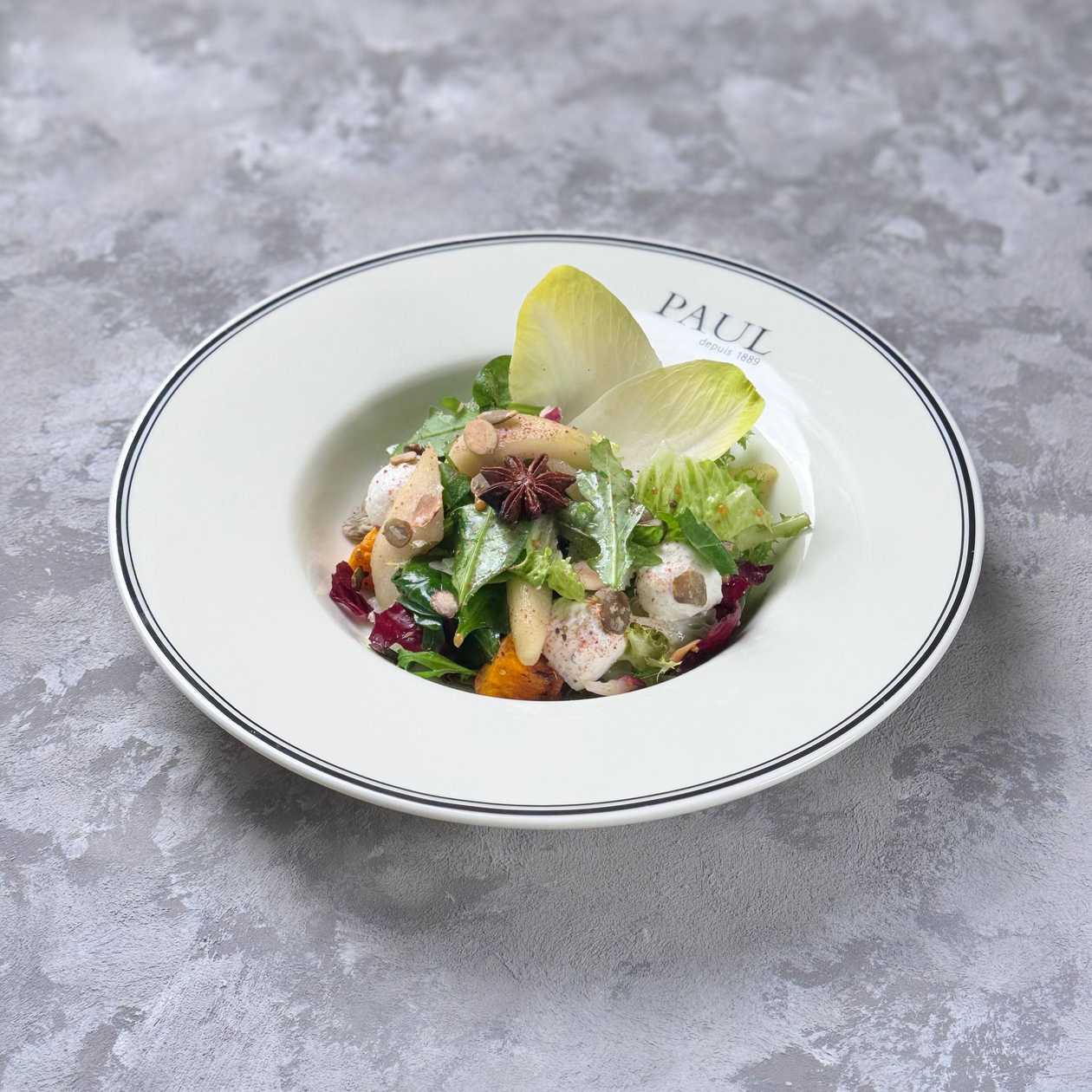 Goat cheese salad and pear mulled wine