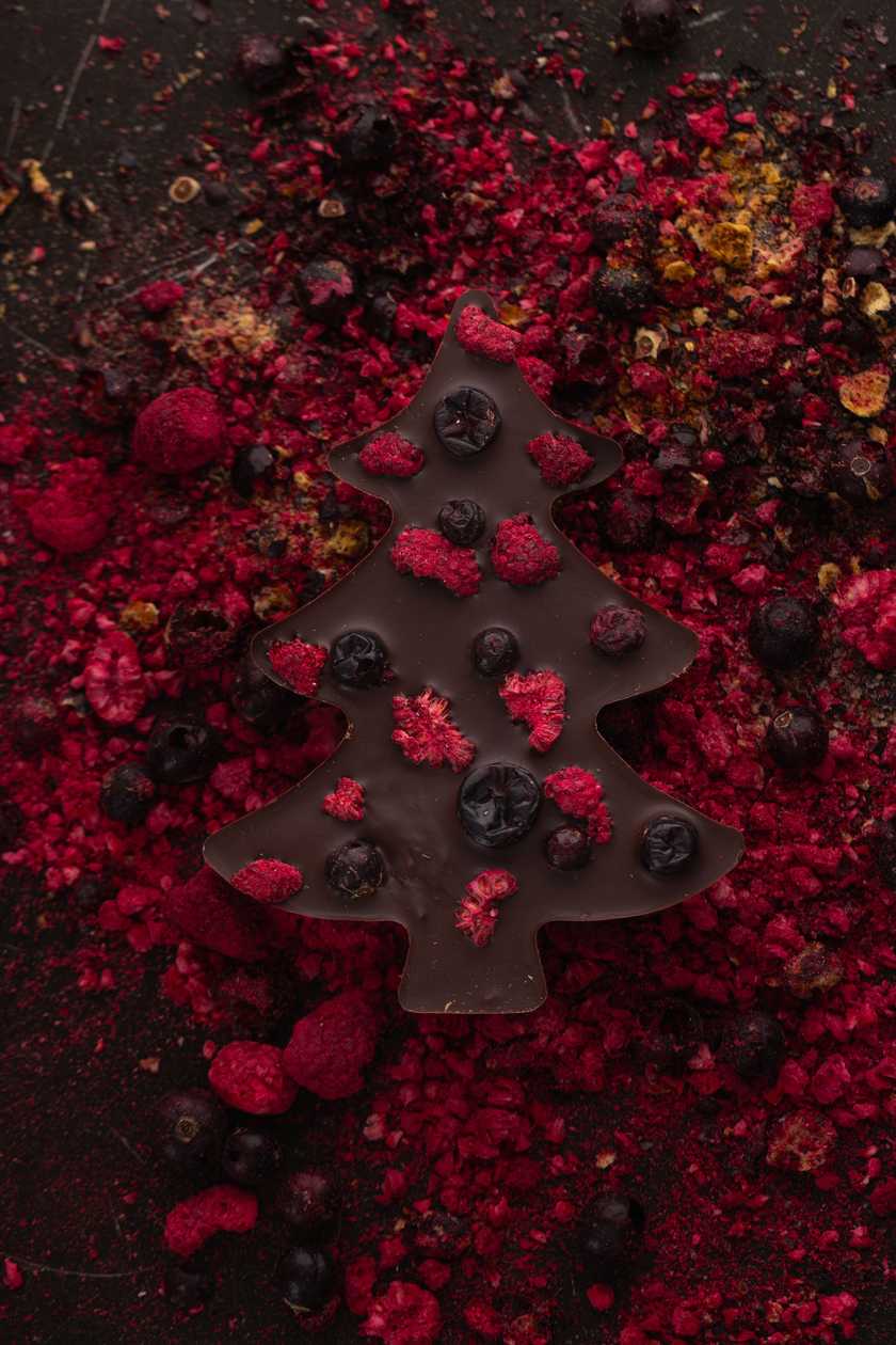 Christmas tree Noir with forest berries