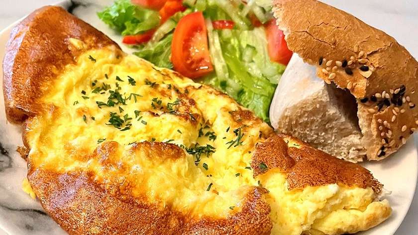 Omelet, Fresh Vegetables, Bread Toast