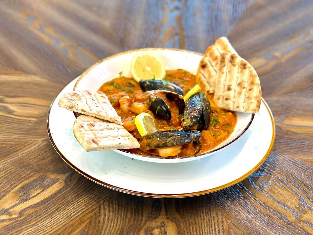 Deliciu mediteranean: Tigaie de fructe de mare cu arome picante