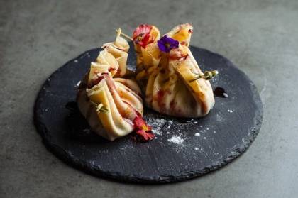 Crepes cu dulceata visine si inghetata