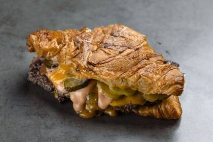 Croissmash Burger