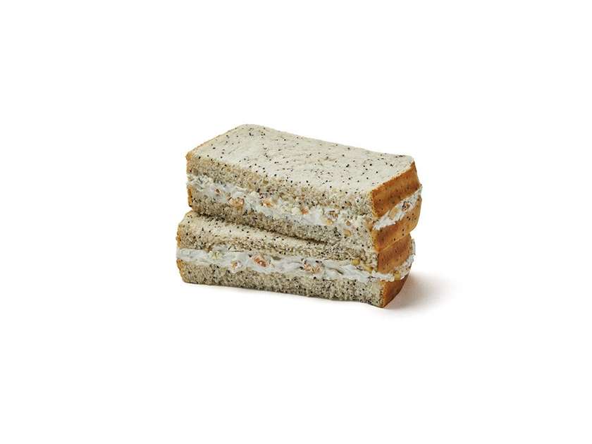 Sanduíche de nozes e queijo gorgonzola