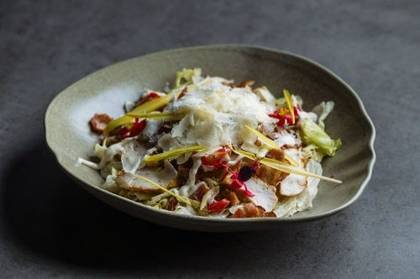 Salată Caesar cu piept de pui