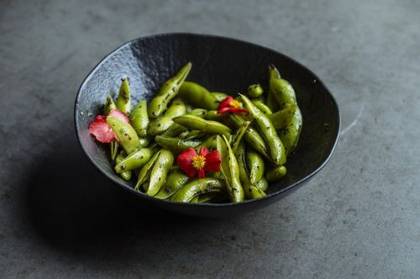 Edamame pastai cu salsa de trufe