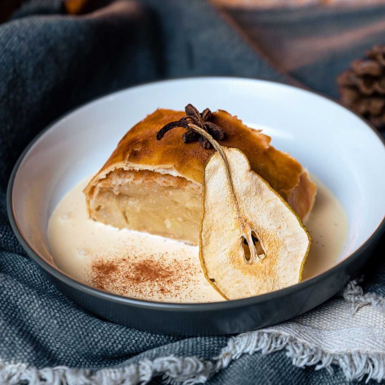 Strudel with apple and cinnamon