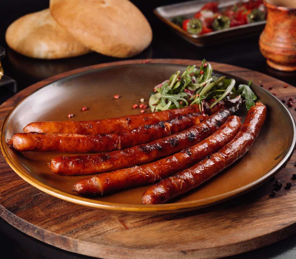 Carnati cu boabe de mustar la gratar