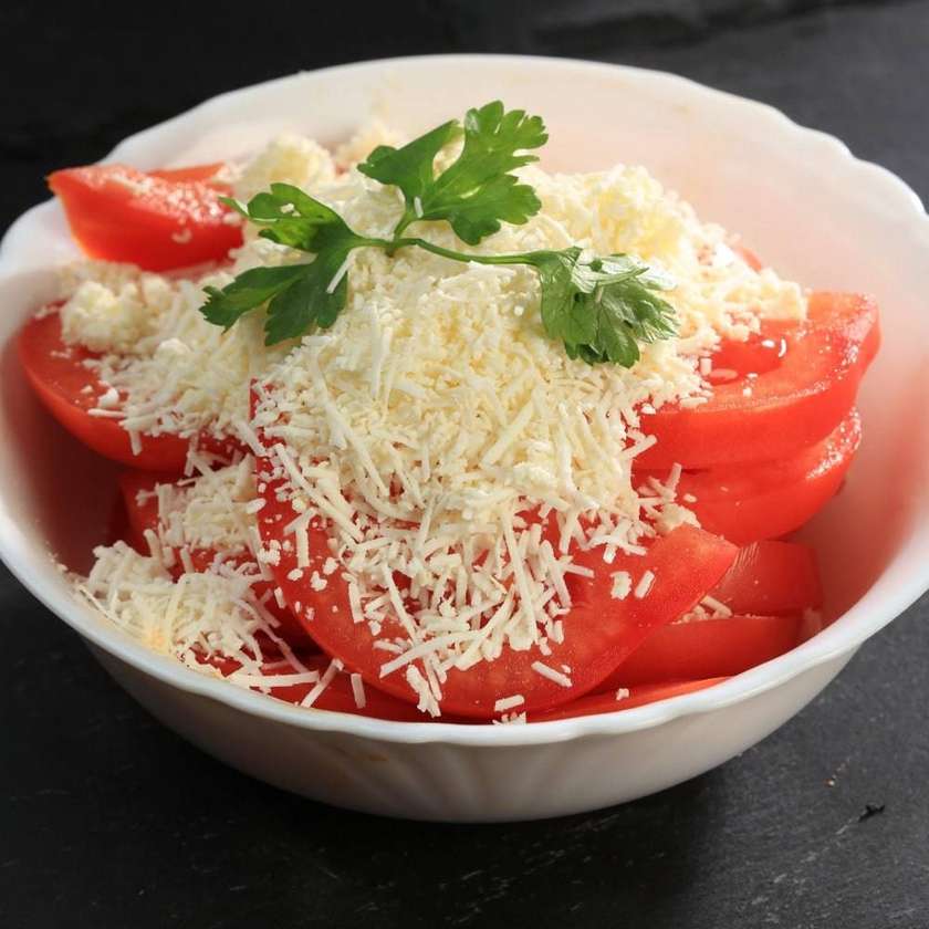 Salata de Roșii cu Branză