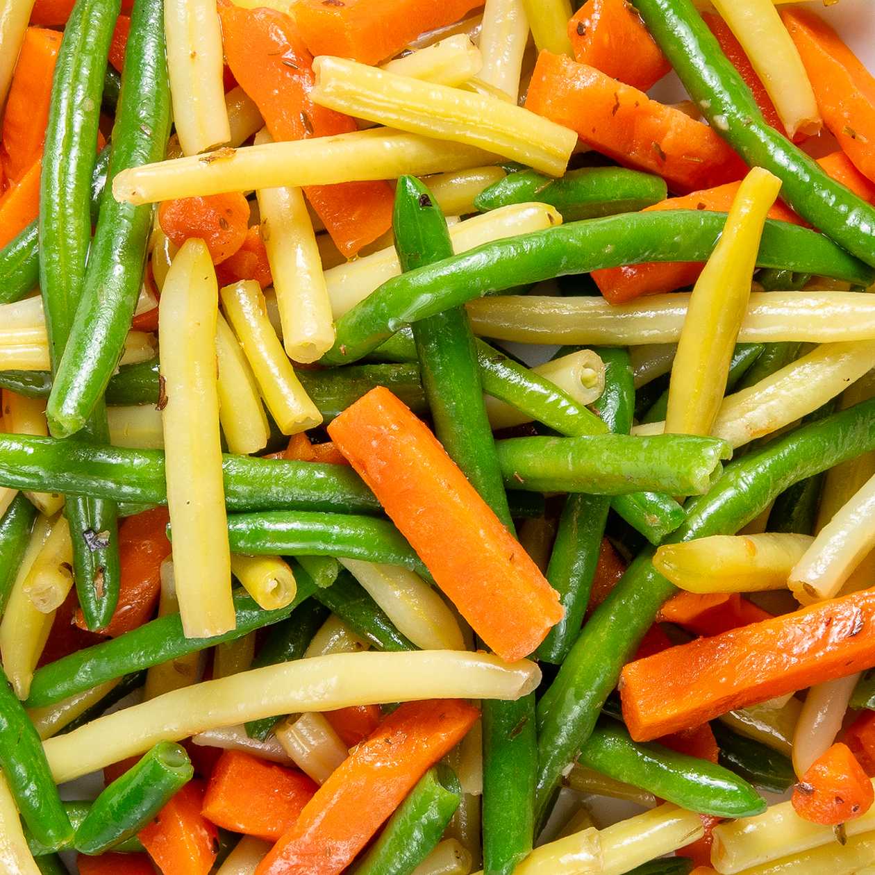 Garintos šparaginės pupelės su morkomis