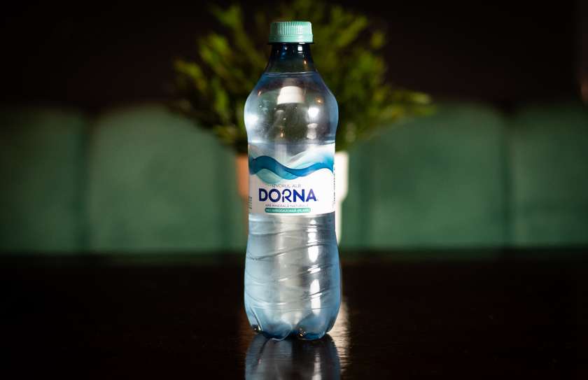 Apă minerală plată