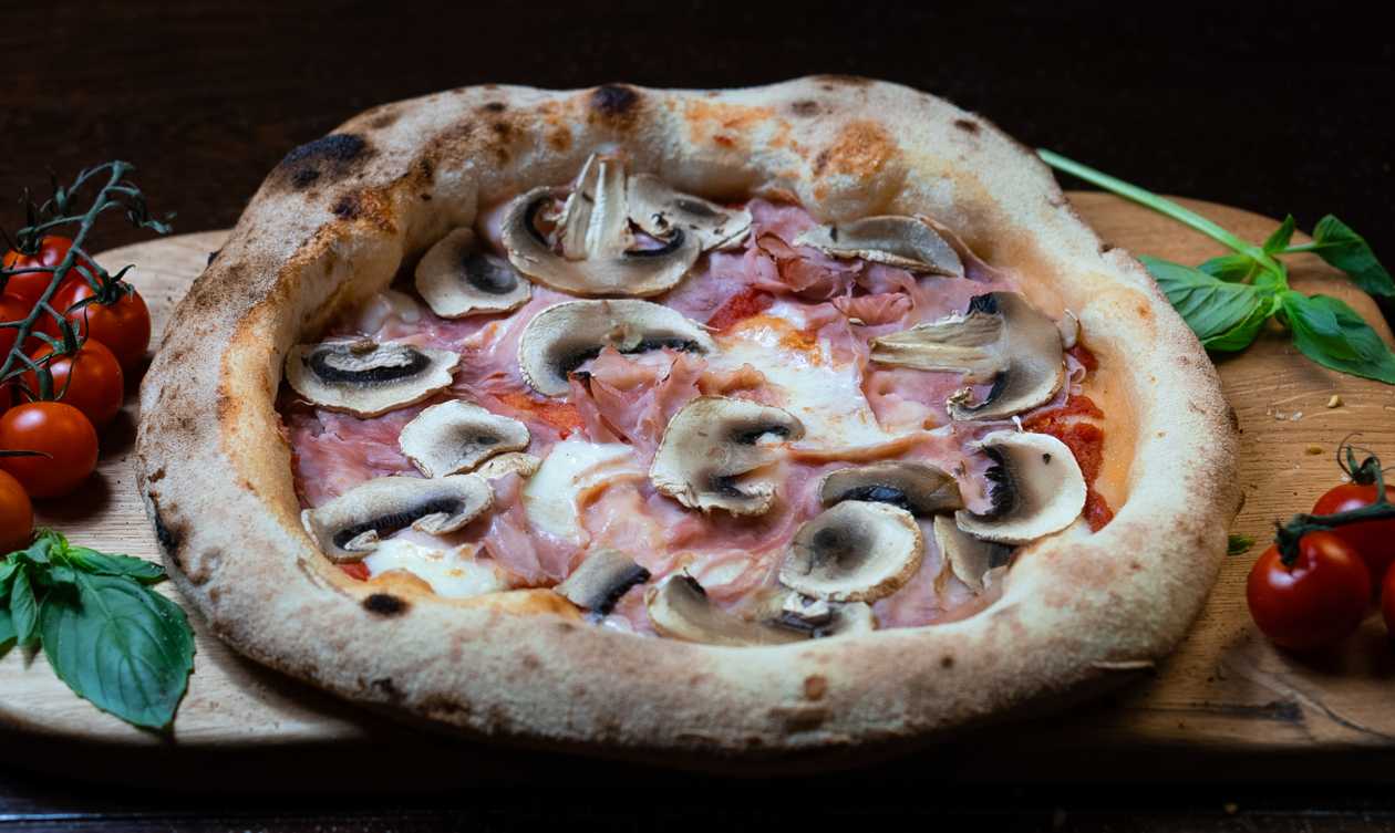 Pizza Prosciutto Funghi