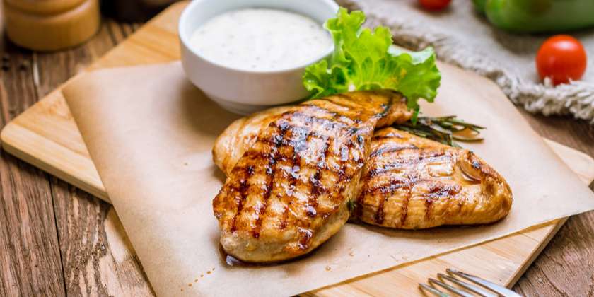 Piept de pui la gratar