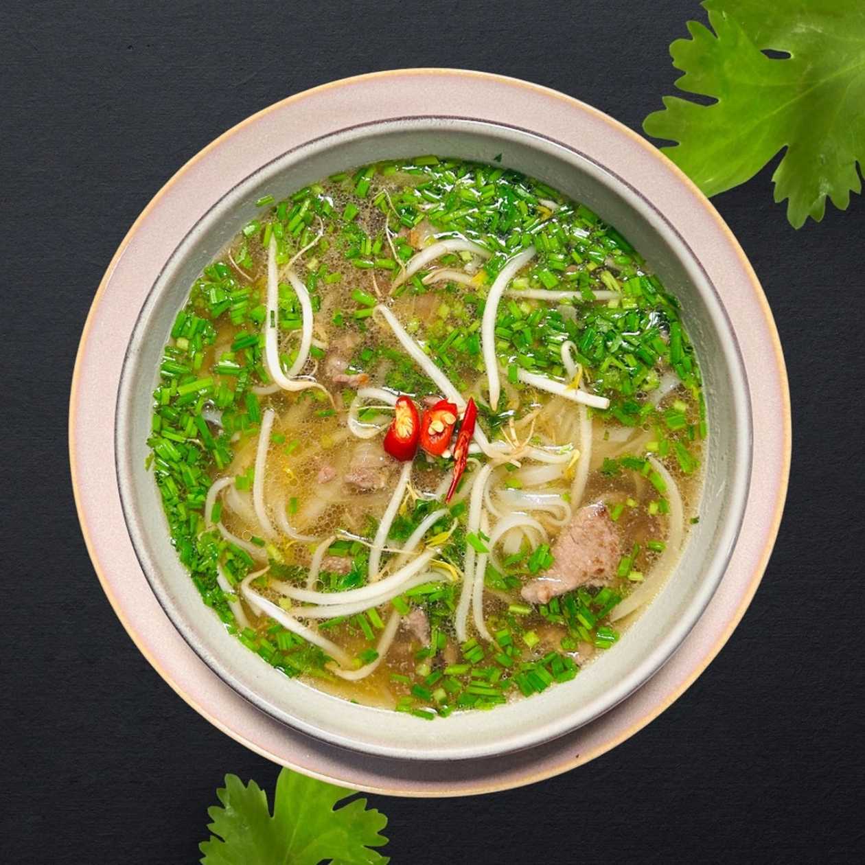 Pho z wołowiną surową