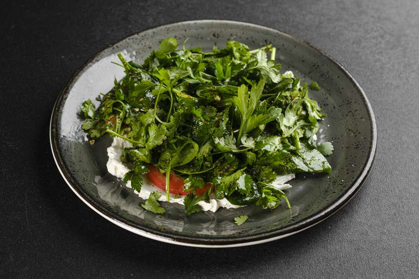 СВІЖИЙ САЛАТ З ЛАБНЕ ТА ЗЕЛЕНІ