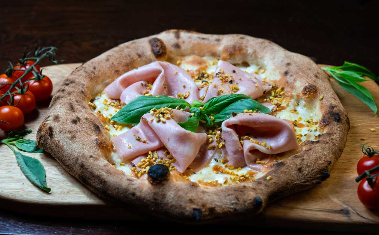 Pizza con Mortadela