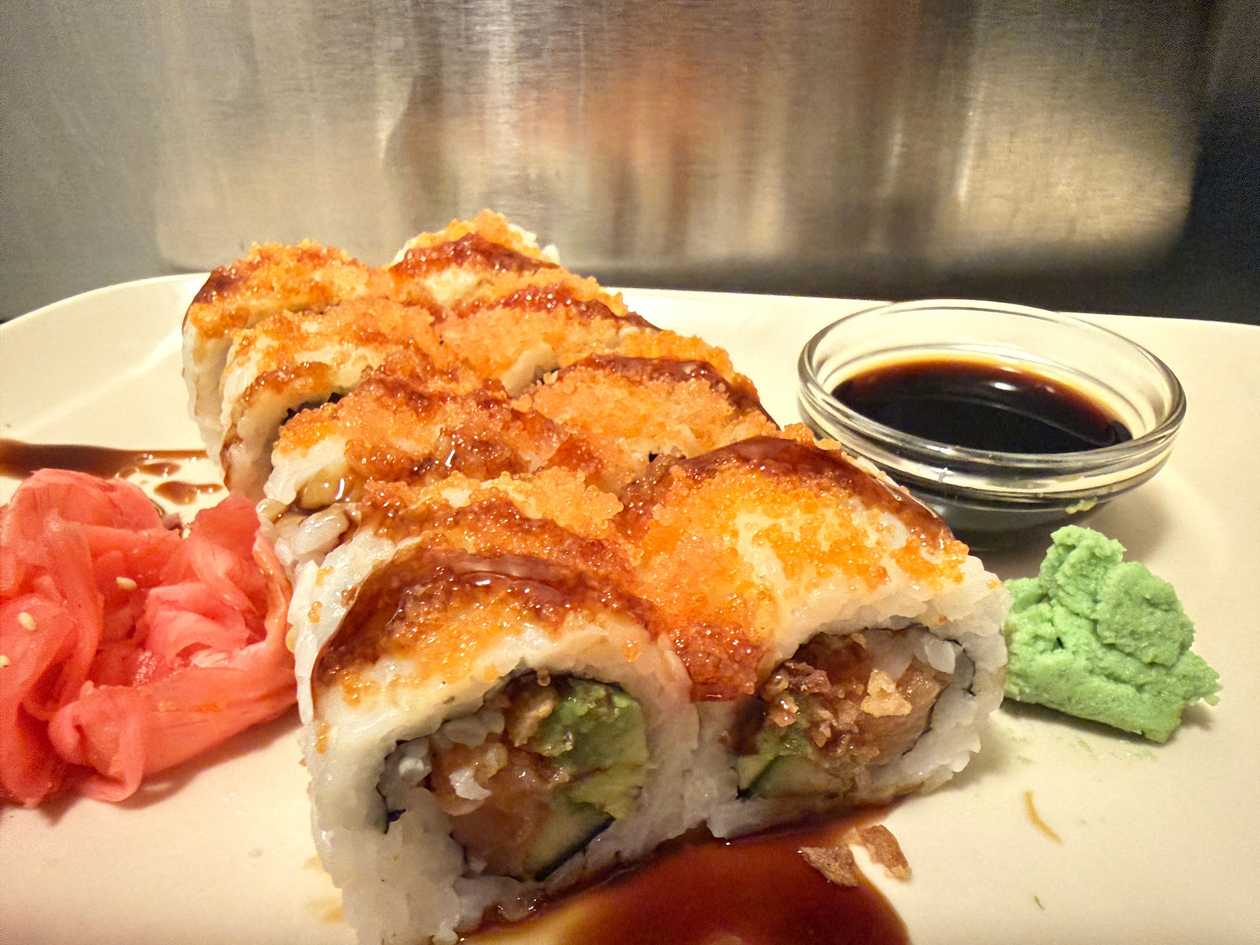 A9. California Červené Tobiko s Losos