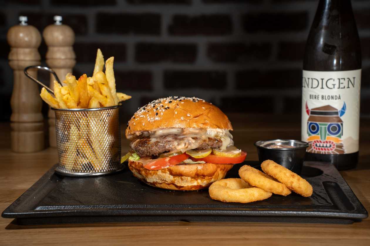 Gorgonzola Beef Burger + Beer Selection