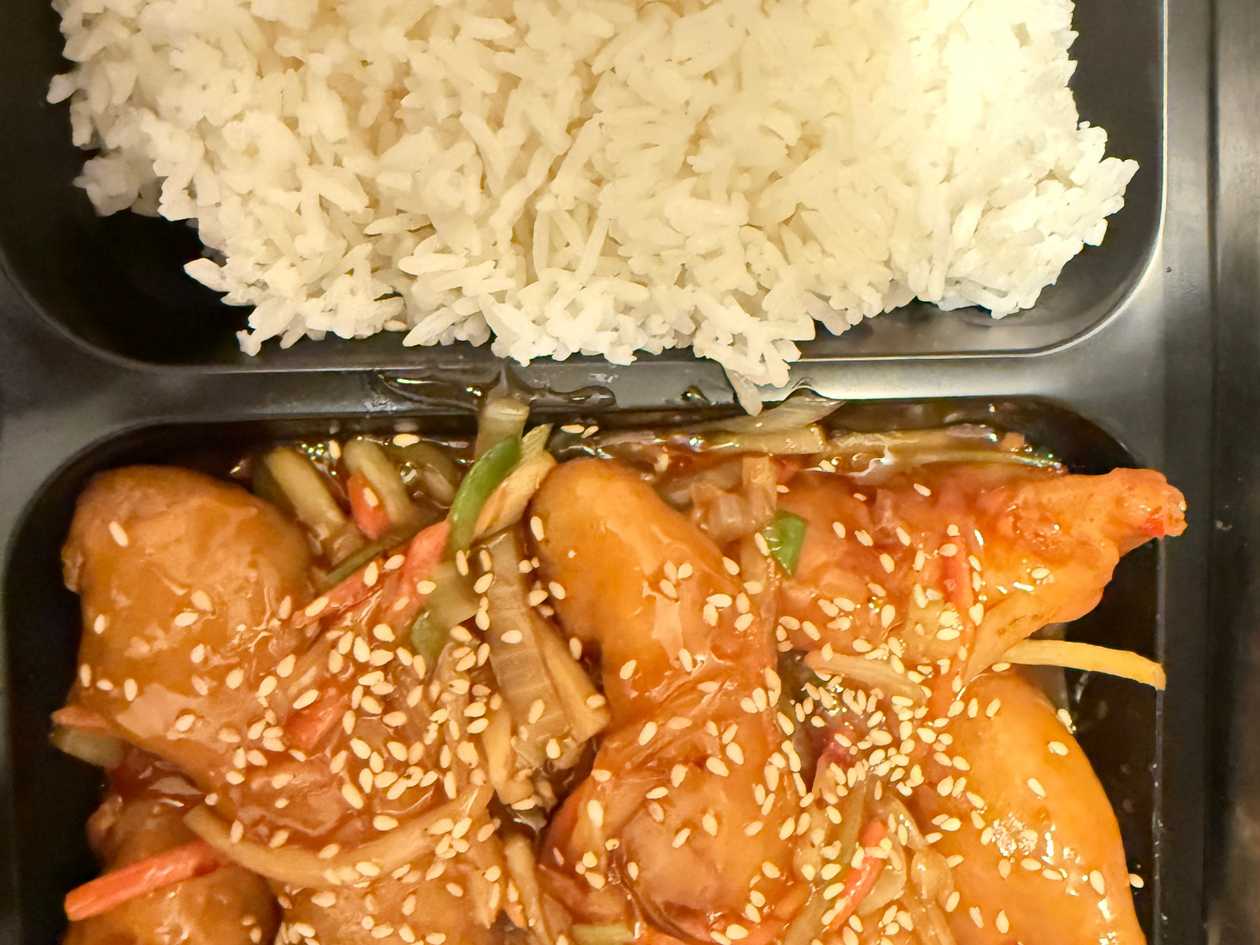 M14. Kuře Tajemné Chuti s Rýží