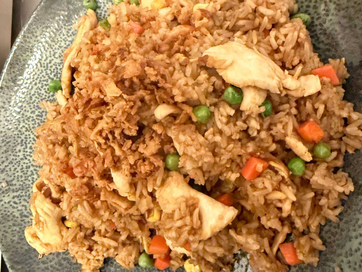 M1. Smažená Rýže s Kuřecím Masem