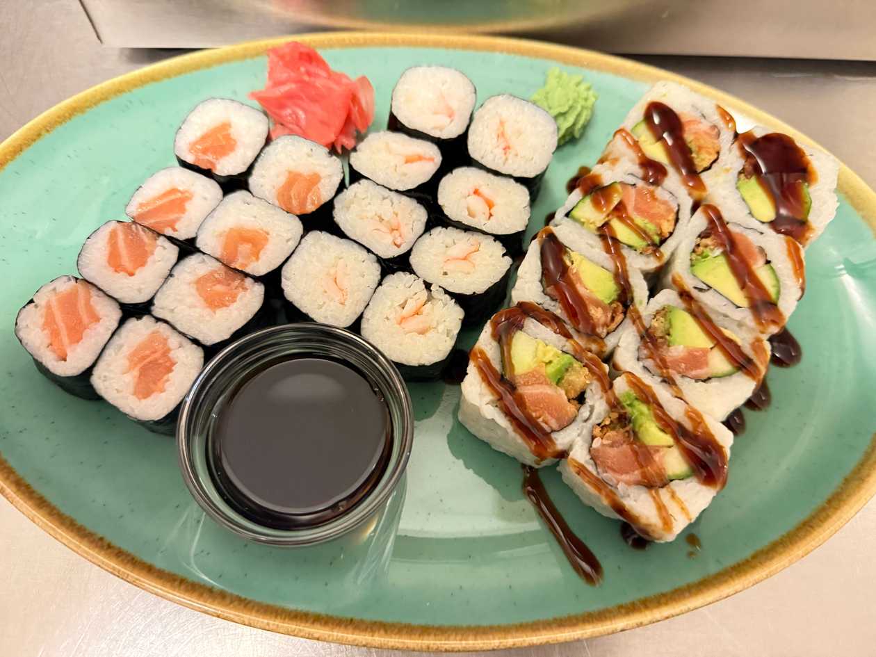 A19. Sushi Set