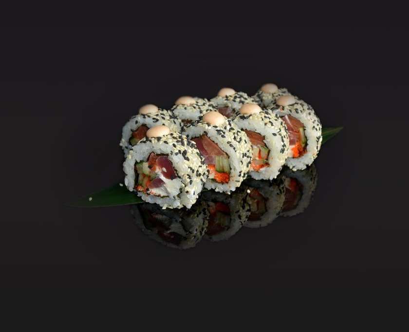 Philadelphia roll with tuna in sesame seeds