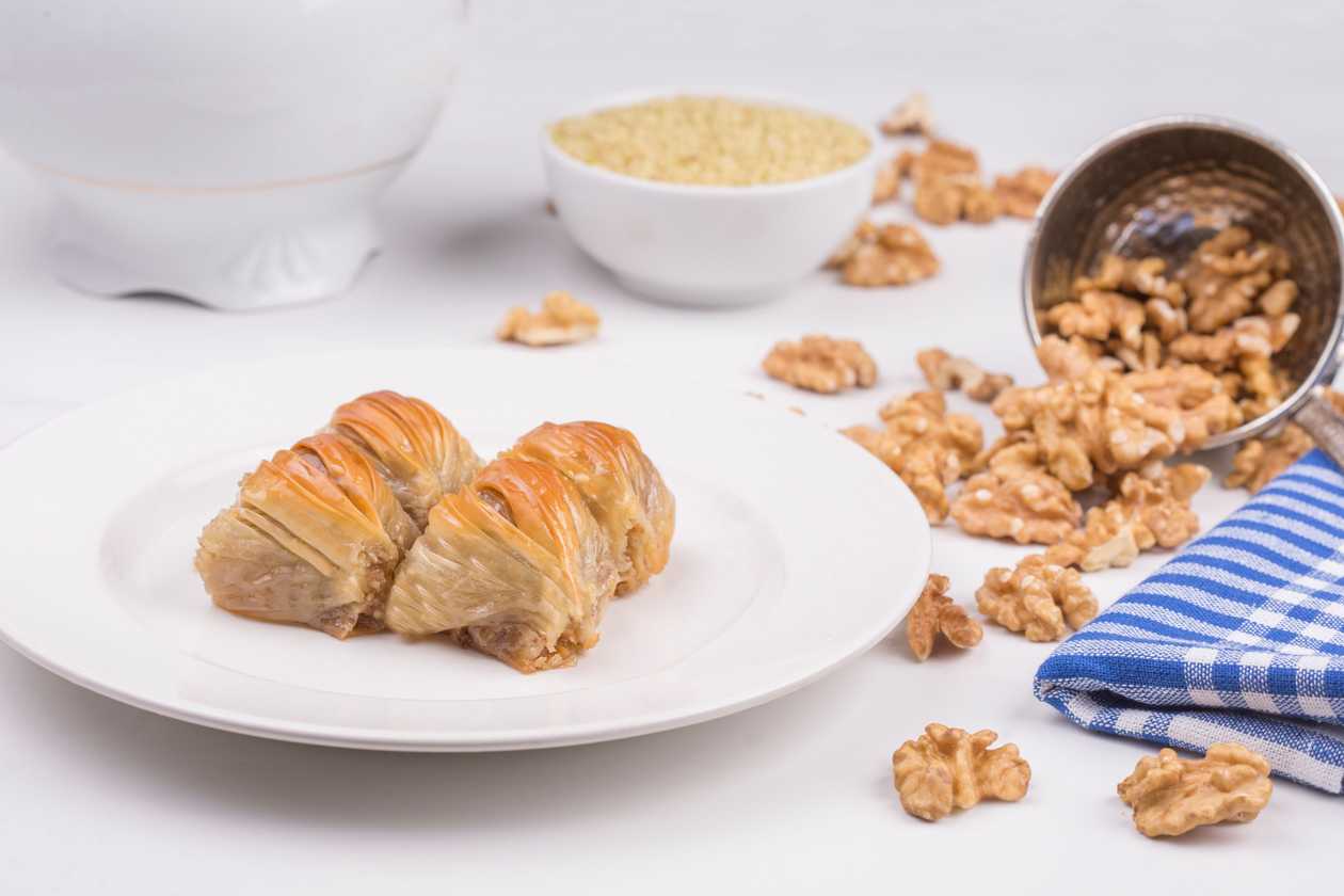 Walnut Mussel Shape Baklava