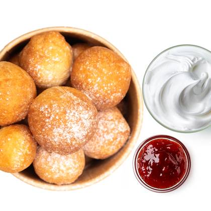 Papanasi+smantana+dulceata de capsuni