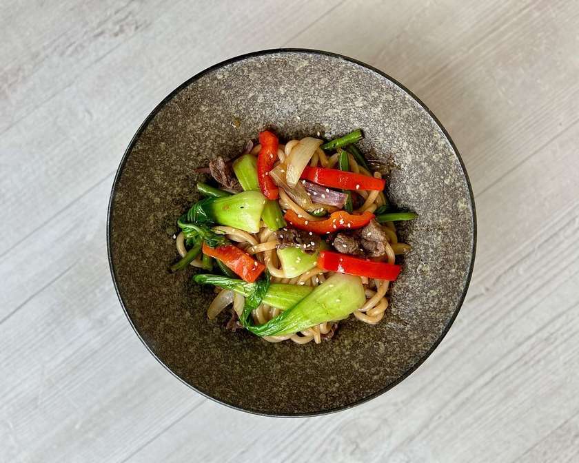 M1. udon xào bò - hovězí