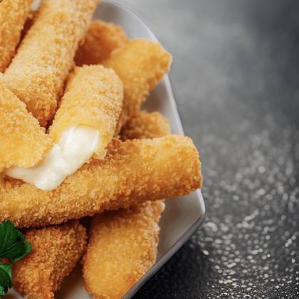 Meniu 9 mozzarella sticks cu cartofi
