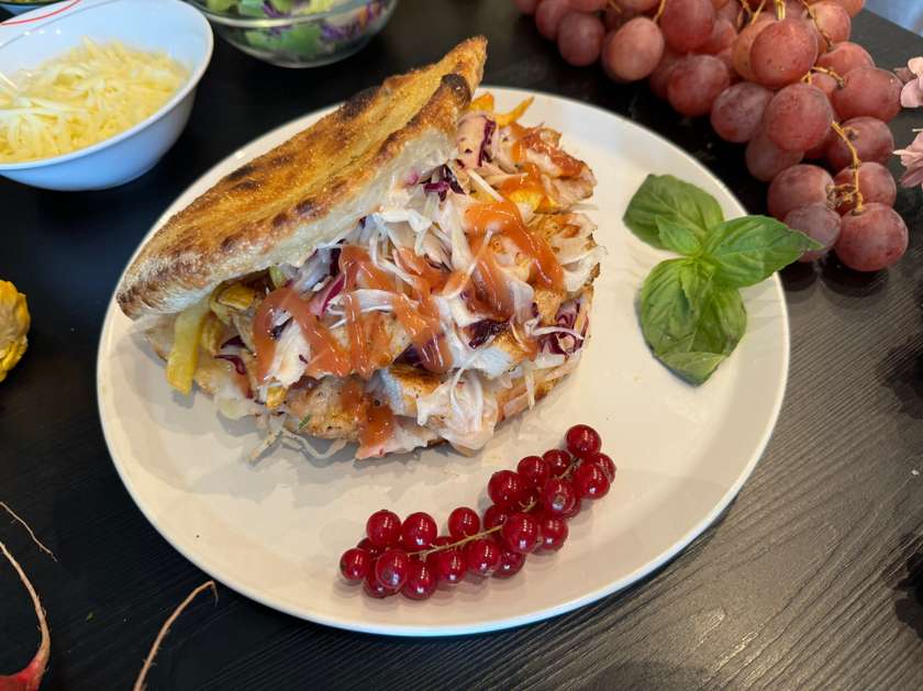 Sandwich cu piept de pui grill 600g