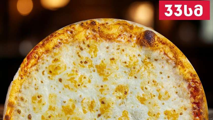 Quattro formaggi pizza