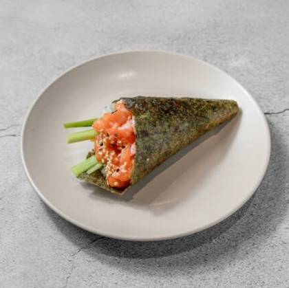 Salmon Temaki (1 Unit)