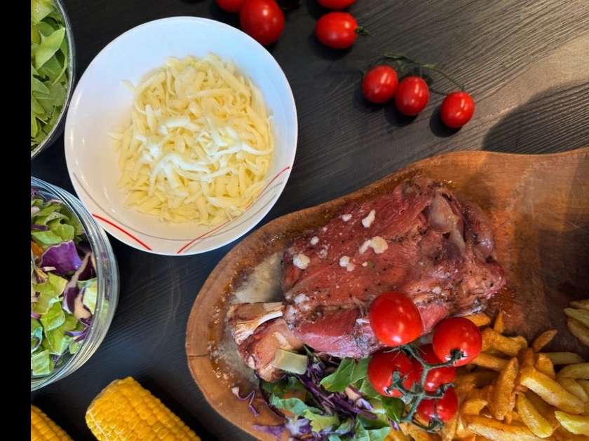 Ciolan de porc la cuptor 850g