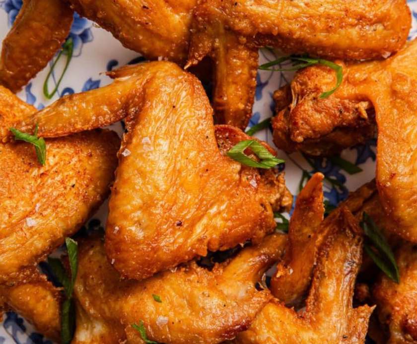 Meniu 5 aripioare de pui cu cartofi