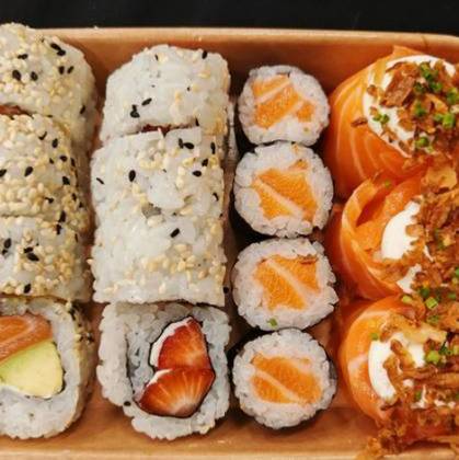 C11 (Box) California and Nigiri