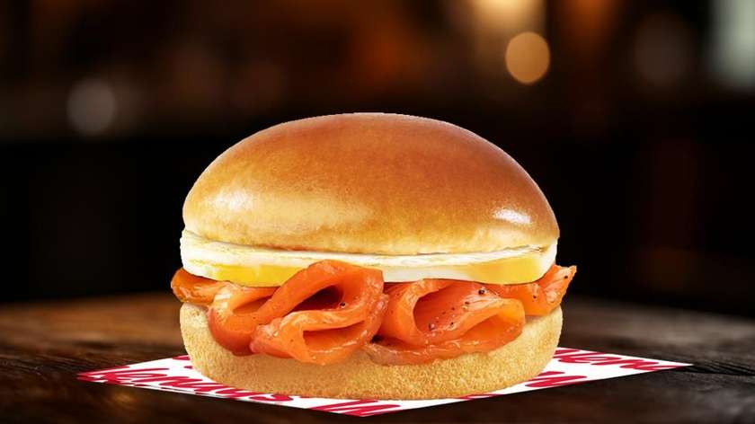 Salmon sandwich with egg