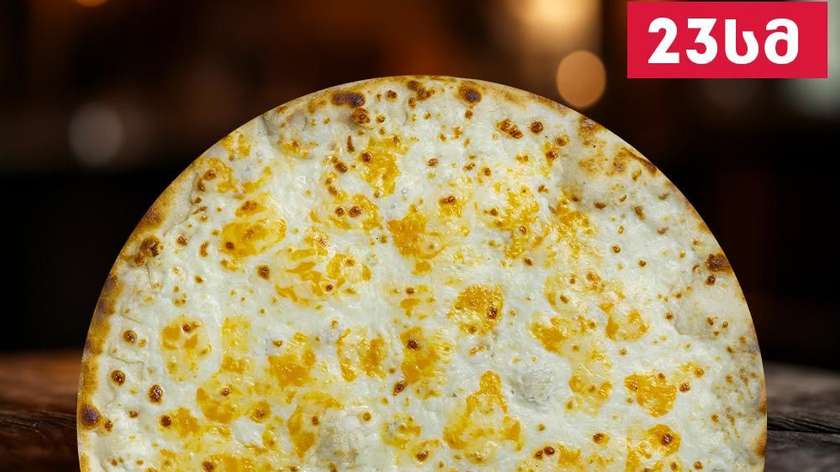 Four cheese pizza with cream small