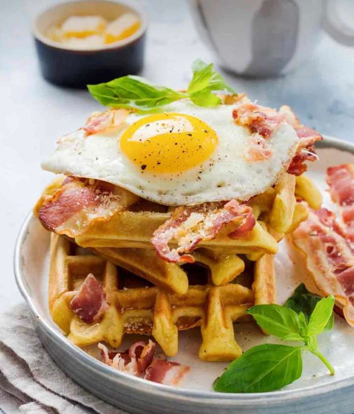 Cartofi prajiti cu bacon si ou 300g