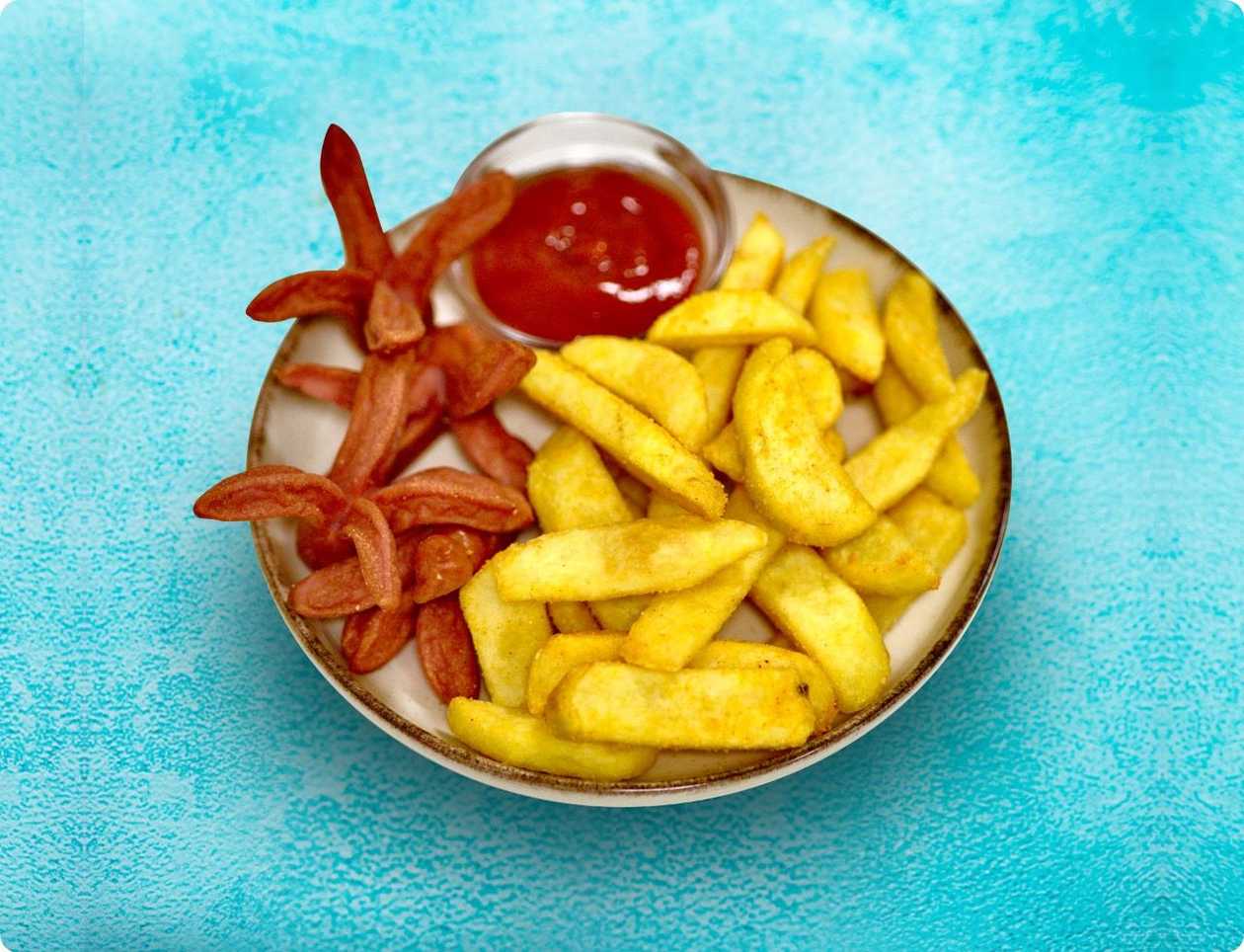 Friikartulid viineritega (4 tk) ja ketšupiga