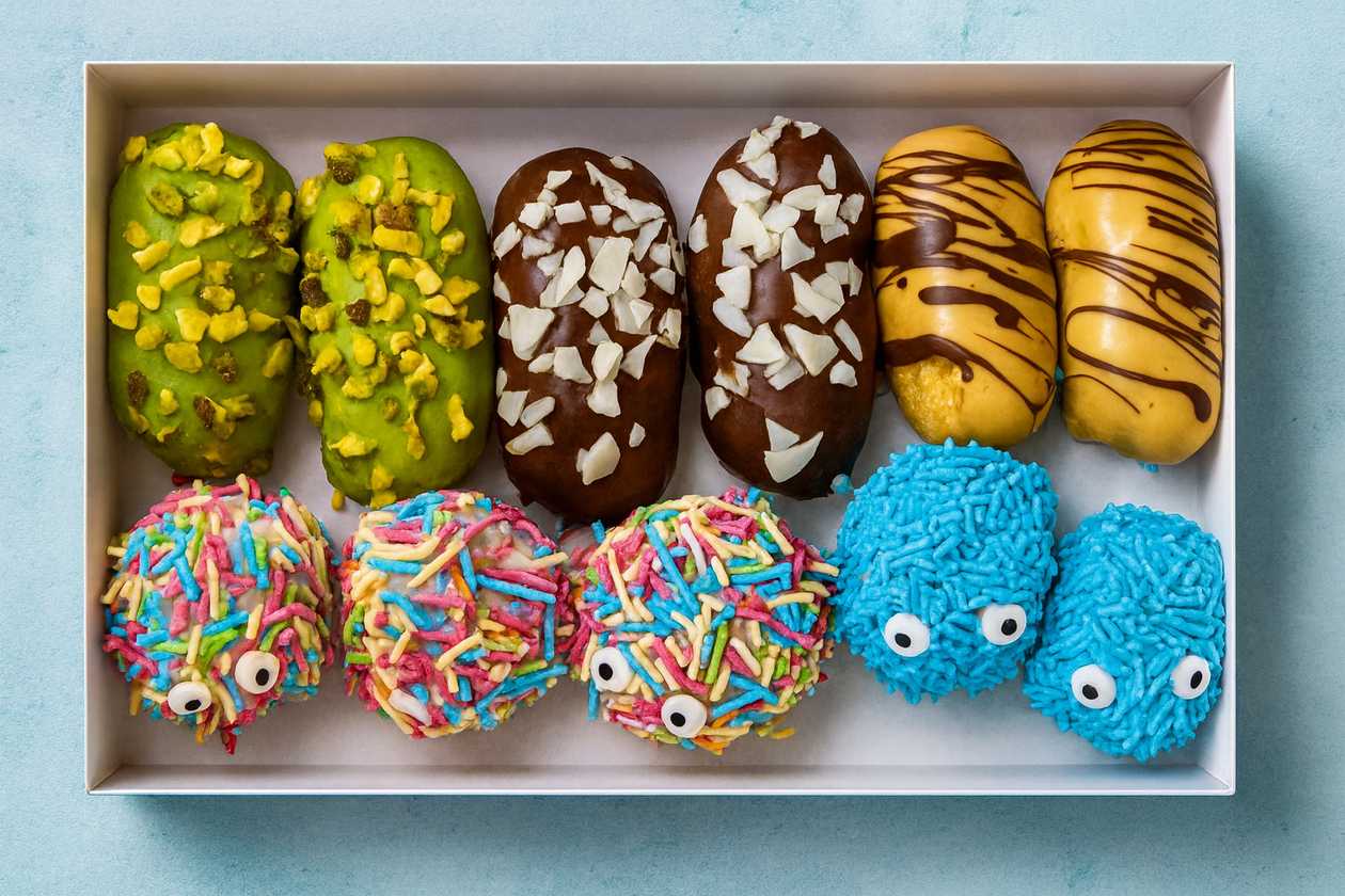 Pachetul Dulce Surpriză – 6 Minieclere & 5 Minidonuts